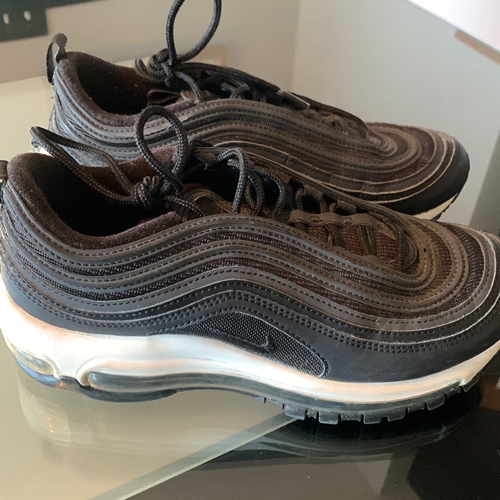 Women’s Nike sneakers